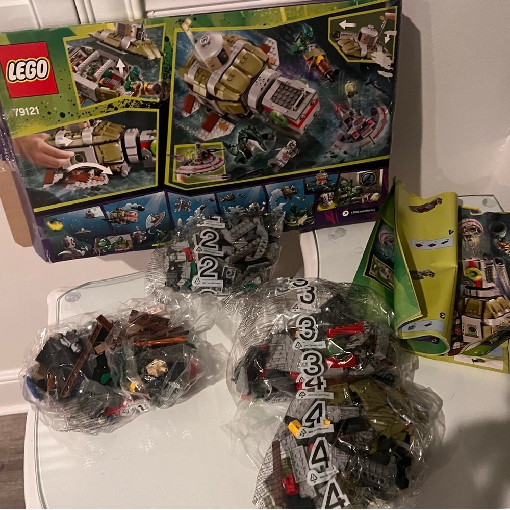 LEGO Green and Gray Submarine Adventure Set 79121   684 pieces